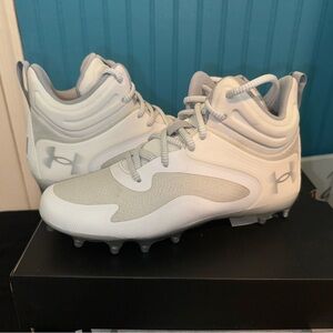 Under armour lacrosse cleats. Size 6 men’s/size 7.5 women’s. Brand new.